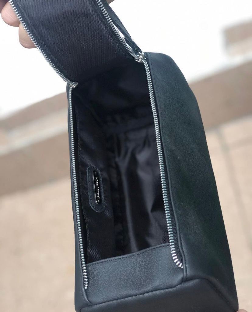 NECESER NEGRO DOBLE CIERRE